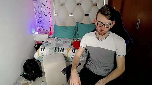 Snapshot of Top_and_bottom chatting on 02/19/26, 08:05 Top and bottom online show from 02/19/26, 08:05