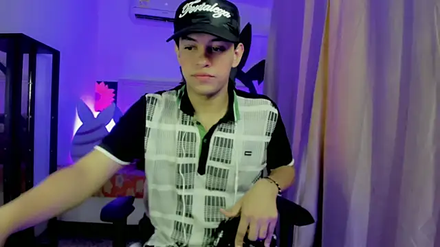 Top and bottom online show from 04/12/26, 08:25