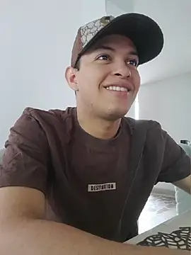 Top and bottom online show from 06/20/26, 08:11