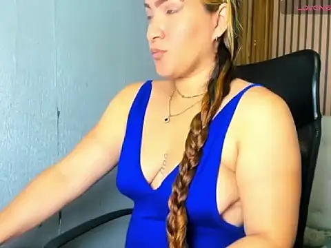 Snapshot of Jhoselinee chatting on 02/25/26, 02:37 Jhoselinee online show from 02/25/26, 02:37