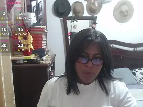 Snapshot of Caprichosa-39 chatting on 02/19/26, 01:23 Caprichosa-39 online show from 02/19/26, 01:23