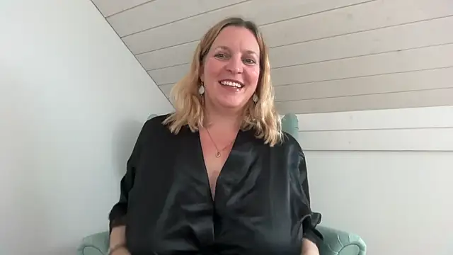 Snapshot of Busenwunder1280 chatting on 04/19/26, 01:54 Busenwunder1280 online show from 04/19/26, 01:54
