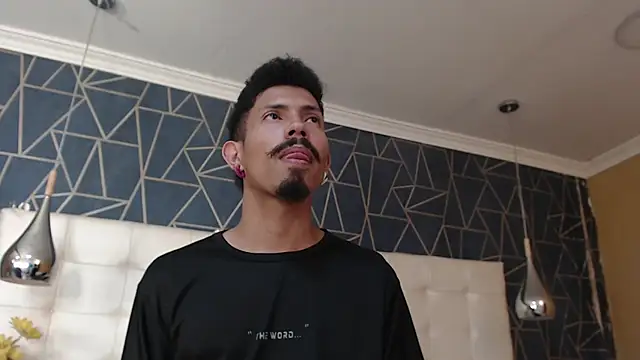 Snapshot of NoaahTylor chatting on 02/11/26, 08:14 NoaahTylor online show from 02/11/26, 08:14