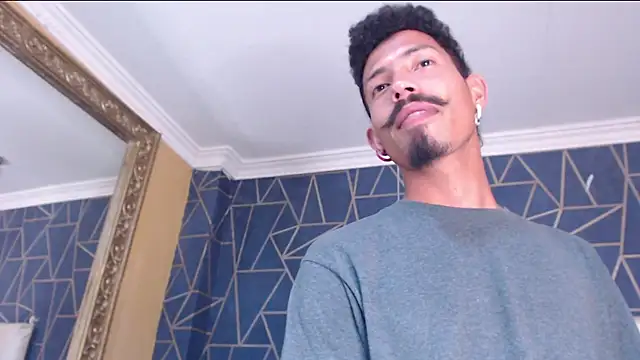 Snapshot of NoaahTylor chatting on 02/18/26, 08:05 NoaahTylor online show from 02/18/26, 08:05