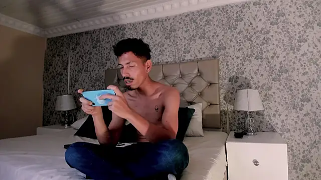 NoaahTylor online show from 04/11/26, 03:00