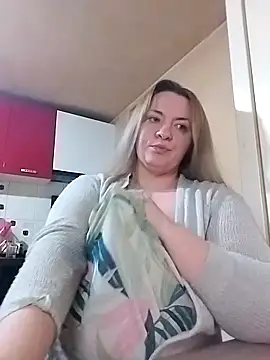 Snapshot of HotStepmommy4 chatting on 02/19/26, 10:50 HotStepmommy4 online show from 02/19/26, 10:50