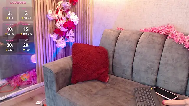 Snapshot of Siena_fox chatting on 02/28/26, 11:33 Siena fox online show from 02/28/26, 11:33