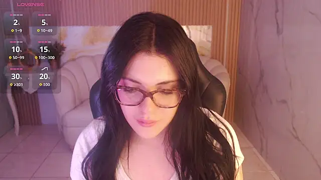 Snapshot of caroline_1s chatting on 05/03/26, 03:45 caroline 1s online show from 05/03/26, 03:45