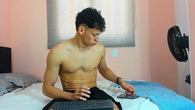 Snapshot of Muscle__Myke chatting on 02/28/26, 03:02 Muscle Myke online show from 02/28/26, 03:02