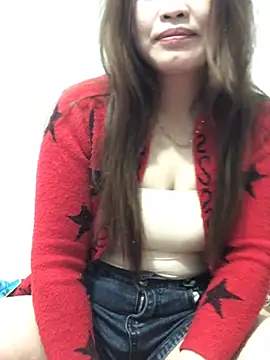 Snapshot of newbaby1 chatting on 02/14/26, 01:41 newbaby1 online show from 02/14/26, 01:41