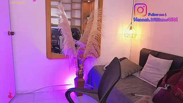 Snapshot of Hanna_Williams__ chatting on 03/01/26, 02:57 Hanna Williams online show from 03/01/26, 02:57