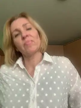 Snapshot of VeltaMur975 chatting on 02/26/26, 10:36 VeltaMur975 online show from 02/26/26, 10:36