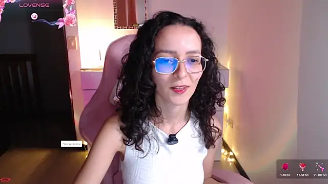 Snapshot of Alexia--27 chatting on 02/20/26, 02:52 Alexia--27 online show from 02/20/26, 02:52