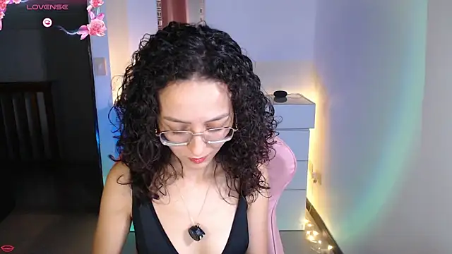 Snapshot of Alexia--27 chatting on 02/22/26, 02:02 Alexia--27 online show from 02/22/26, 02:02