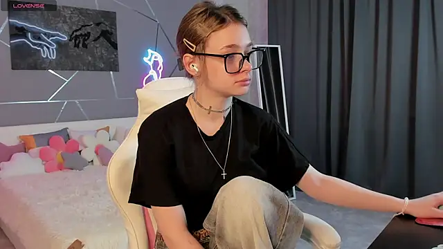 naomi reiss online show from 07/21/26, 01:41