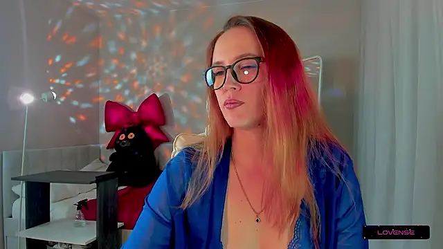 Snapshot of she_wolf chatting on 02/19/26, 01:07 she wolf online show from 02/19/26, 01:07