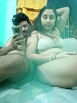 Desiyoungcouple15 online show from 02/21/26, 05:58