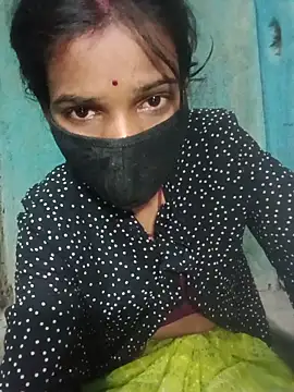 Snapshot of Desi_Couple_P chatting on 05/19/26, 03:18 Desi Couple P online show from 05/19/26, 03:18