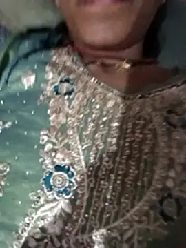 Snapshot of Desi_Couple_P chatting on 06/04/26, 11:33 Desi Couple P online show from 06/04/26, 11:33