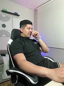 Snapshot of _robertobaggioo chatting on 02/21/26, 09:21 robertobaggioo online show from 02/21/26, 09:21