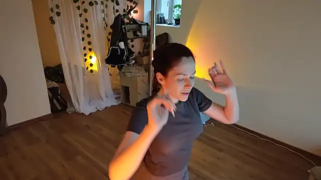 Kamila Moore  online show from 03/19/26, 02:54