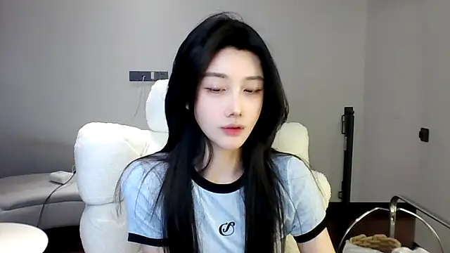 MedeLineayr online show from 04/19/26, 03:00