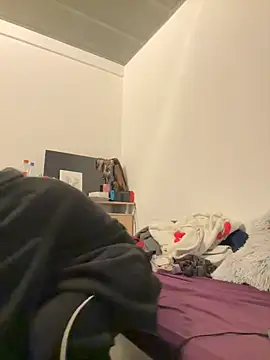 Milli-Kiss online show from 04/12/26, 06:13