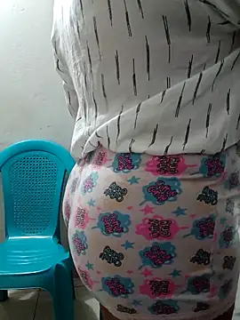 Snapshot of honey-suckle chatting on 02/17/26, 06:36 honey-suckle online show from 02/17/26, 06:36