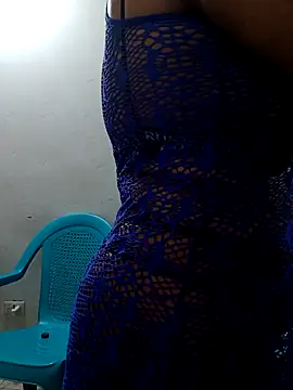 Snapshot of honey-suckle chatting on 02/18/26, 06:48 honey-suckle online show from 02/18/26, 06:48