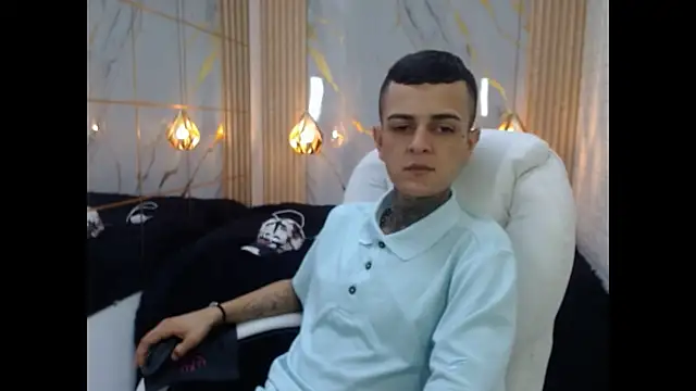 Snapshot of benjamin_anthony chatting on 02/19/26, 01:18 benjamin anthony online show from 02/19/26, 01:18