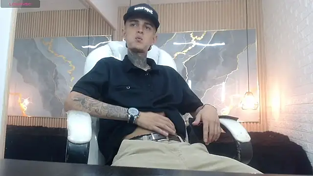 Snapshot of benjamin_anthony chatting on 05/22/26, 07:30 benjamin anthony online show from 05/22/26, 07:30
