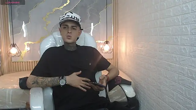 Snapshot of benjamin_anthony chatting on 05/27/26, 04:09 benjamin anthony online show from 05/27/26, 04:09