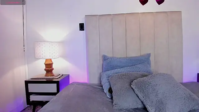 MissMilf  online show from 04/18/26, 07:40