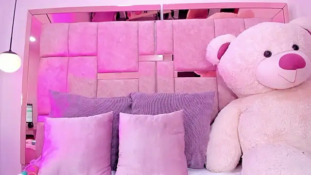 Snapshot of ween_sheng_ chatting on 02/26/26, 05:12 ween sheng online show from 02/26/26, 05:12