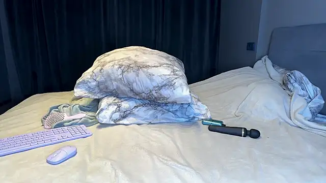 yourselenas online show from 03/19/26, 03:49