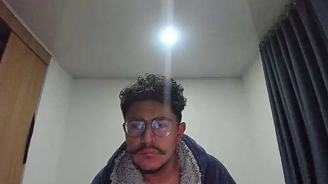 Snapshot of JhonnyRey27 chatting on 02/28/26, 02:34 JhonnyRey27 online show from 02/28/26, 02:34