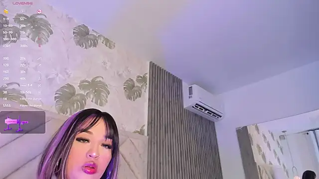 SarahRizof online show from 03/25/26, 05:46