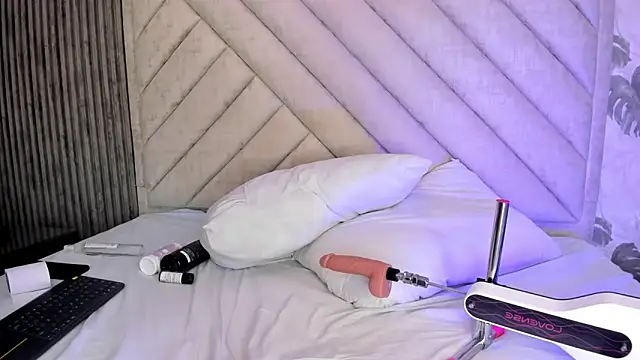 SarahRizof online show from 03/27/26, 05:35