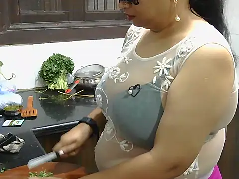 Snapshot of Hot_Sonniyaa chatting on 02/23/26, 07:17 Hot Sonniyaa online show from 02/23/26, 07:17