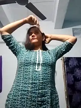 Snapshot of Anushka_Singh0 chatting on 03/03/26, 04:13 Anushka Singh0 online show from 03/03/26, 04:13