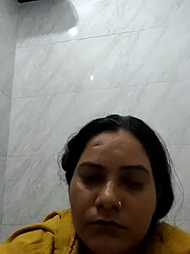 Snapshot of Anushka_Singh0 chatting on 07/11/26, 04:21 Anushka Singh0 online show from 07/11/26, 04:21