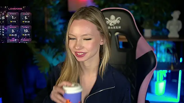 Snapshot of SweetDaisy_me chatting on 02/22/26, 08:24 SweetDaisy me online show from 02/22/26, 08:24