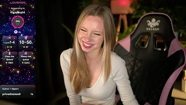 Snapshot of SweetDaisy_me chatting on 03/02/26, 03:41 SweetDaisy me online show from 03/02/26, 03:41