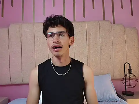 Snapshot of skinny_jean_ chatting on 02/27/26, 08:20 skinny jean online show from 02/27/26, 08:20