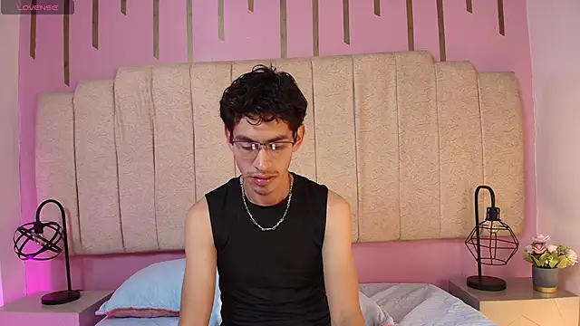 Snapshot of skinny_jean_ chatting on 02/28/26, 01:56 skinny jean online show from 02/28/26, 01:56