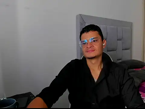 Snapshot of FredericSloan chatting on 02/27/26, 03:56 FredericSloan online show from 02/27/26, 03:56