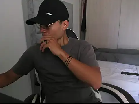 Snapshot of FredericSloan chatting on 03/02/26, 08:04 FredericSloan online show from 03/02/26, 08:04