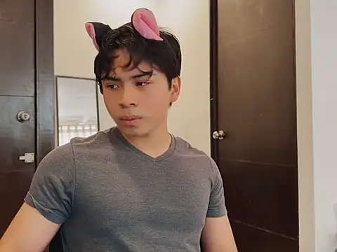 Snapshot of BentoBoxxx chatting on 03/04/26, 05:52 BentoBoxxx online show from 03/04/26, 05:52