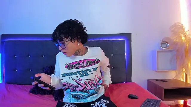 Ale cuzz online show from 02/25/26, 03:32