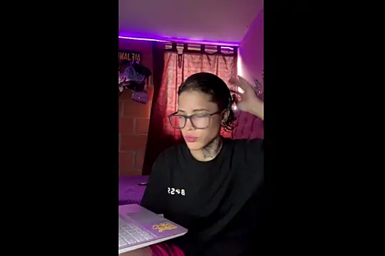 Ale cuzz online show from 04/21/26, 07:50